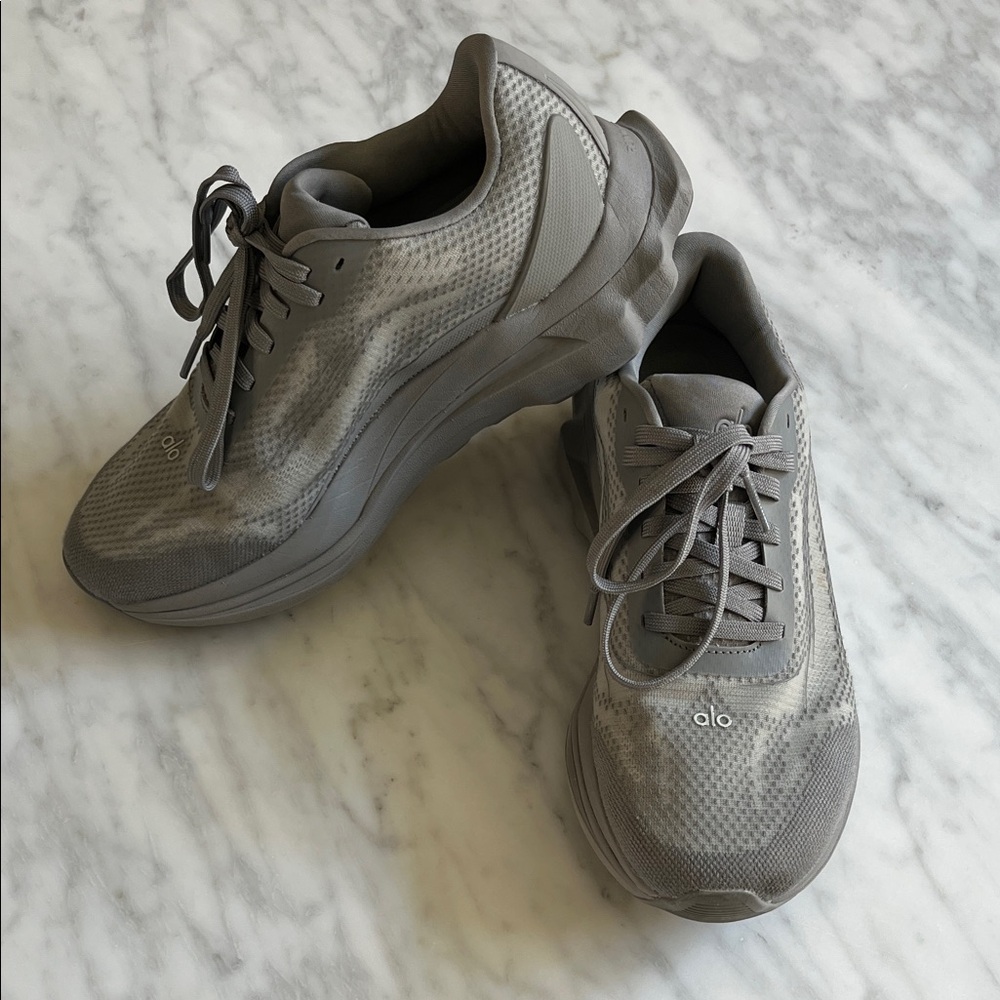 ALO Runner grey sneakers